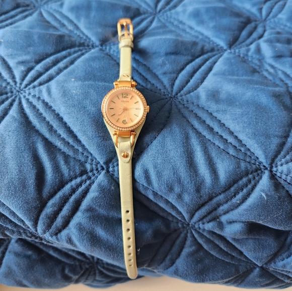 Fossil watch green womans like new - Picture 2 of 8